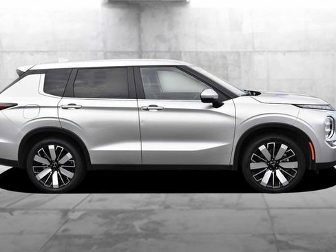 Used 2025 Mitsubishi Outlander SE AWD/4WD image 5