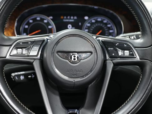 Used 2017 Bentley Bentayga AWD/4WD image 28
