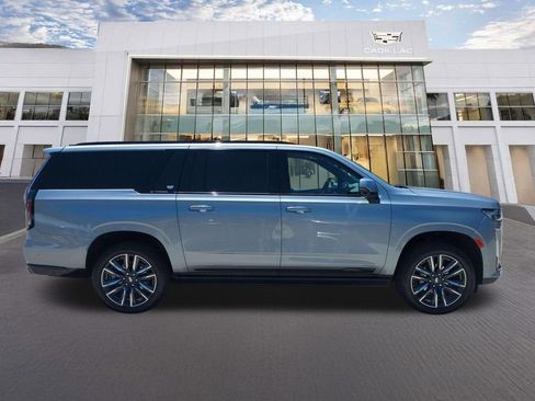 Used 2023 Cadillac Escalade ESV Sport w/ Touring Package AWD/4WD image 4