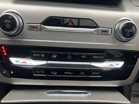 Used 2022 Ford Explorer XLT w/ Equipment Group 202A image 29