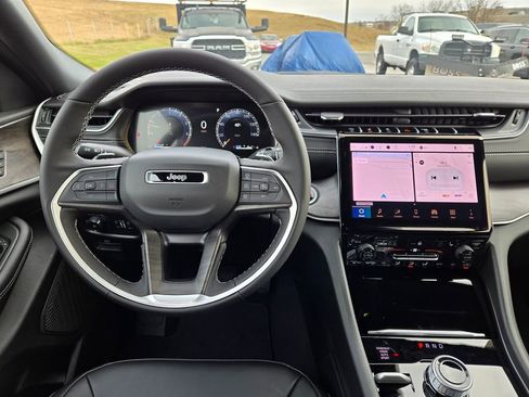 New 2025 Jeep Grand Cherokee Limited image 17