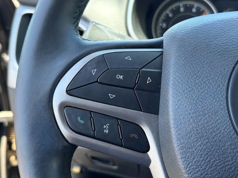 Used 2019 Jeep Cherokee Latitude Plus AWD/4WD image 21