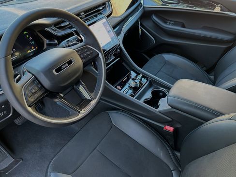 New 2023 Jeep Grand Cherokee Trailhawk w/ Advanced Protech Group II image 9