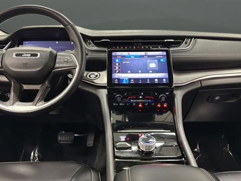 Used 2022 Jeep Grand Cherokee Limited AWD/4WD image 11