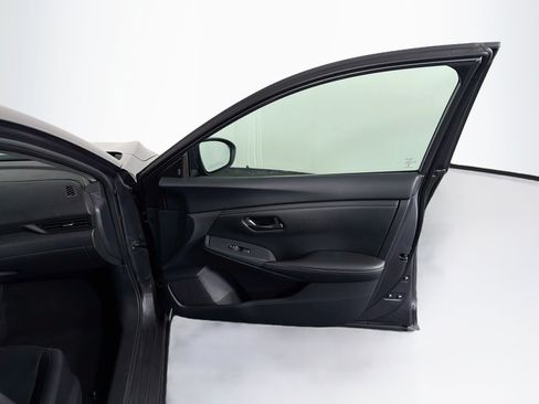 Used 2025 Nissan Sentra S FWD image 31