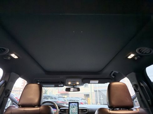 Used 2020 Ford Explorer Platinum w/ Premium Technology Package image 37