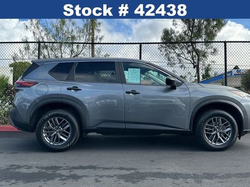 Used 2023 Nissan Rogue S image 4