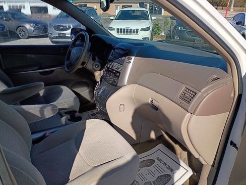 Used 2006 Toyota Sienna CE image 16