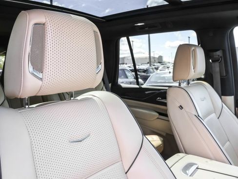 Used 2023 Cadillac Escalade Premium Luxury AWD/4WD image 41