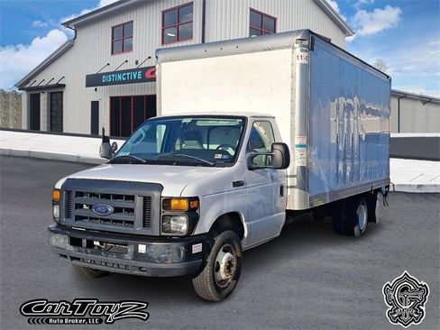 Used 2017 Ford E-350 and Econoline 350 Super Duty w/ Power Windows & Locks Group image 1