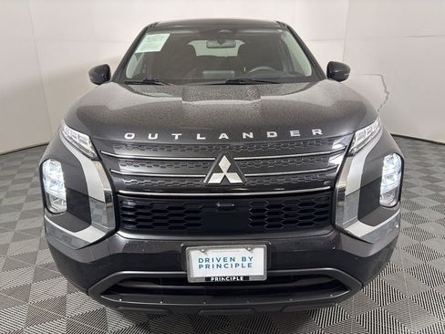 Used 2022 Mitsubishi Outlander ES image 3