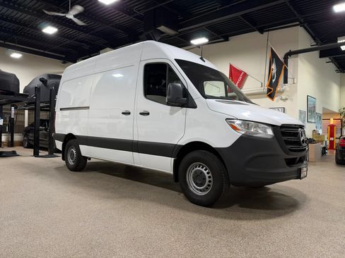 Used 2020 Mercedes-Benz Sprinter 2500 image 3