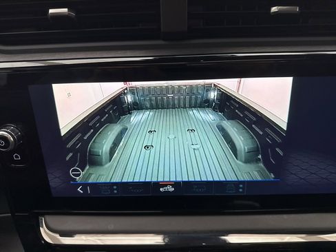 Used 2024 GMC Sierra 2500 AT4X image 40