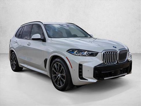 Used 2026 BMW X5 xDrive50e w/ M Sport Package AWD/4WD image 3