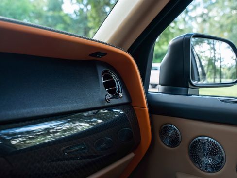 Used 2023 Rolls-Royce Cullinan Black Badge w/ Leather Finishing Pack image 37