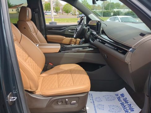 Certified 2022 Cadillac Escalade Premium Luxury w/ Performance Package image 27