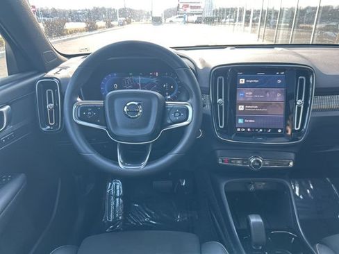 Certified 2025 Volvo XC40 B5 Plus AWD/4WD image 18