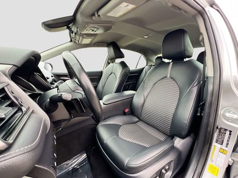 Used 2024 Toyota Camry SE image 19