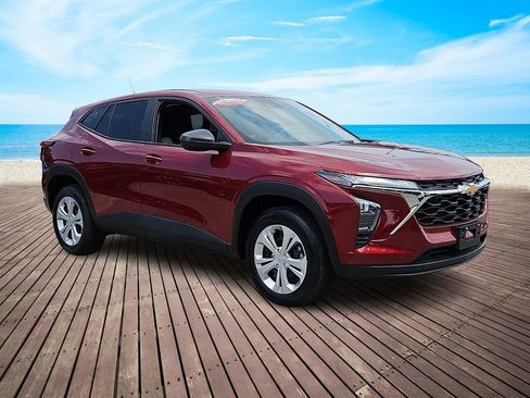 Certified 2025 Chevrolet Trax LS w/ Driver Confidence Package FWD image 3