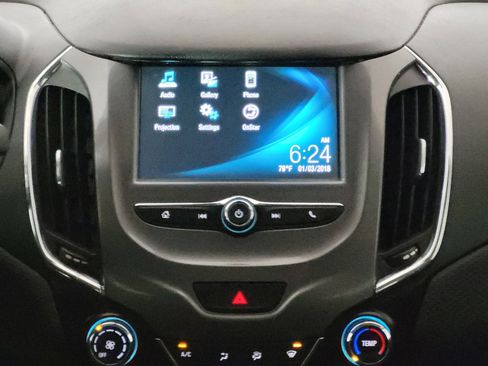 Used 2018 Chevrolet Cruze LT FWD image 25