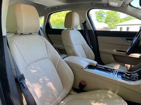Used 2019 Jaguar XF Premium RWD image 25