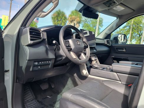Used 2024 Toyota Tundra Limited image 9