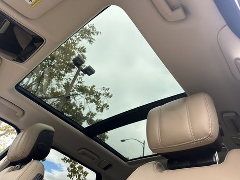 Used 2018 Land Rover Range Rover Sport HSE AWD/4WD image 22