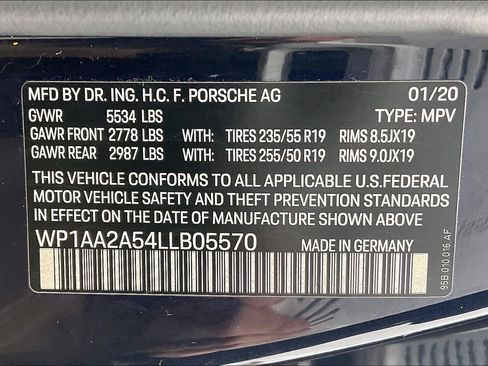 Used 2020 Porsche Macan w/ Premium Package Plus image 34