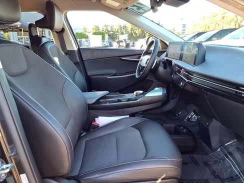 Certified 2023 Kia EV6 Light RWD image 9