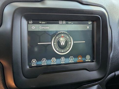 Used 2018 Jeep Renegade Latitude FWD image 13