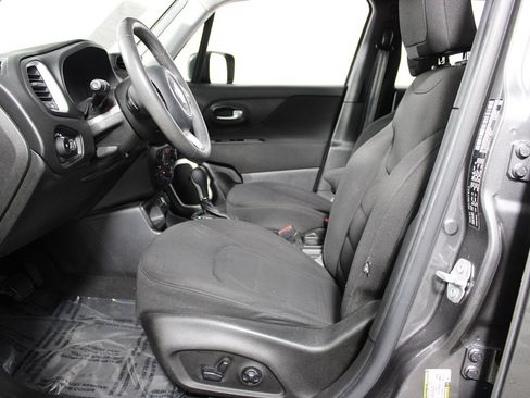 Used 2019 Jeep Renegade Latitude w/ Popular Equipment Group FWD image 19