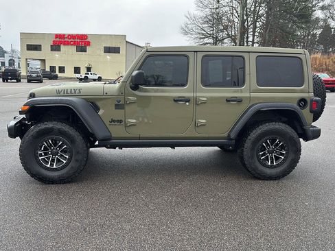 Used 2025 Jeep Wrangler Willys image 5