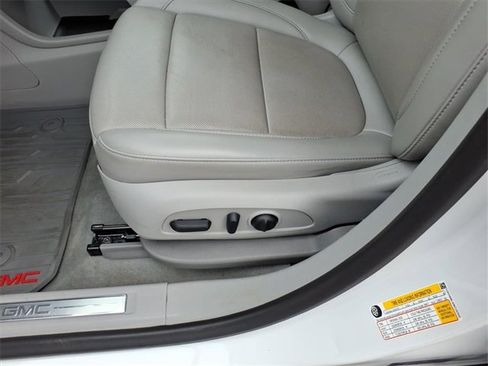 Used 2022 GMC Acadia SLT w/ Preferred Package image 5