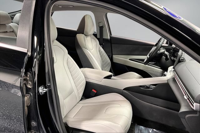 Used 2025 Hyundai Elantra Limited FWD image 28