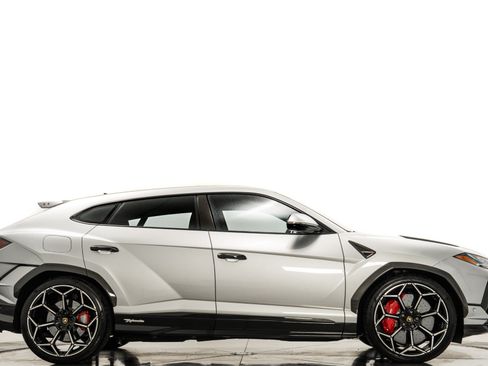 Used 2024 Lamborghini Urus Performante AWD/4WD image 2