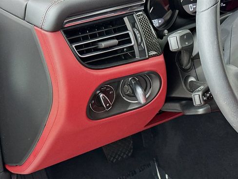 Certified 2025 Porsche Macan AWD/4WD image 11