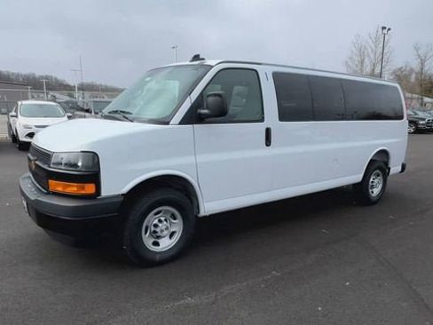 New 2026 Chevrolet Express 3500 LS RWD image 4