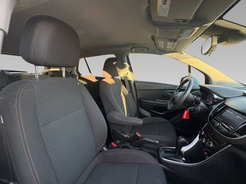 Used 2022 Chevrolet Trax LS w/ Tint and Cruise Package image 9