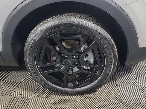 Used 2025 Kia Telluride SX X-Line image 3