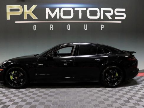 Used 2018 Porsche Panamera 4 image 3