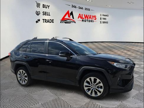 Used 2021 Toyota RAV4 XLE Premium FWD image 11