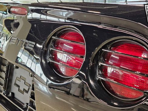 Used 2000 Chevrolet Corvette Convertible w/ Memory Pkg image 15