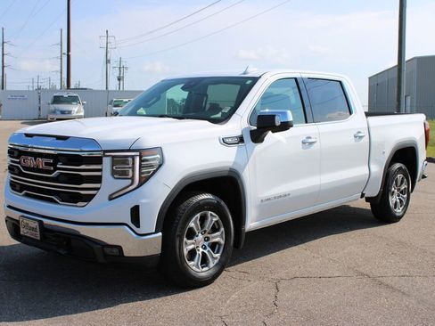Used 2025 GMC Sierra 1500 SLT RWD image 2
