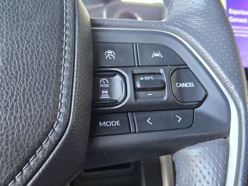 Used 2025 Toyota 4Runner SR5 AWD/4WD image 31