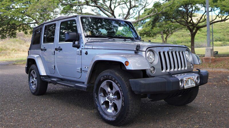 Used 2018 Jeep Wrangler Unlimited Sahara w/ Connectivity Group AWD/4WD image 9