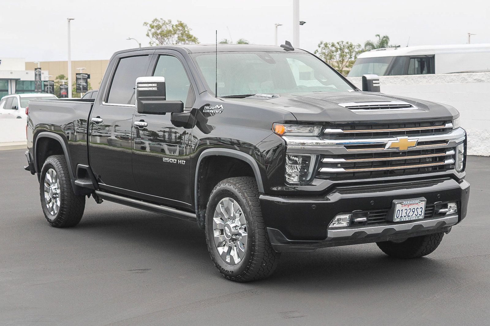Used 2023 Chevrolet Silverado 2500 High Country w/ LPO, Hitch Package AWD/4WD image 3