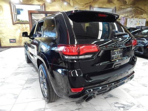 Used 2021 Jeep Grand Cherokee SRT image 9