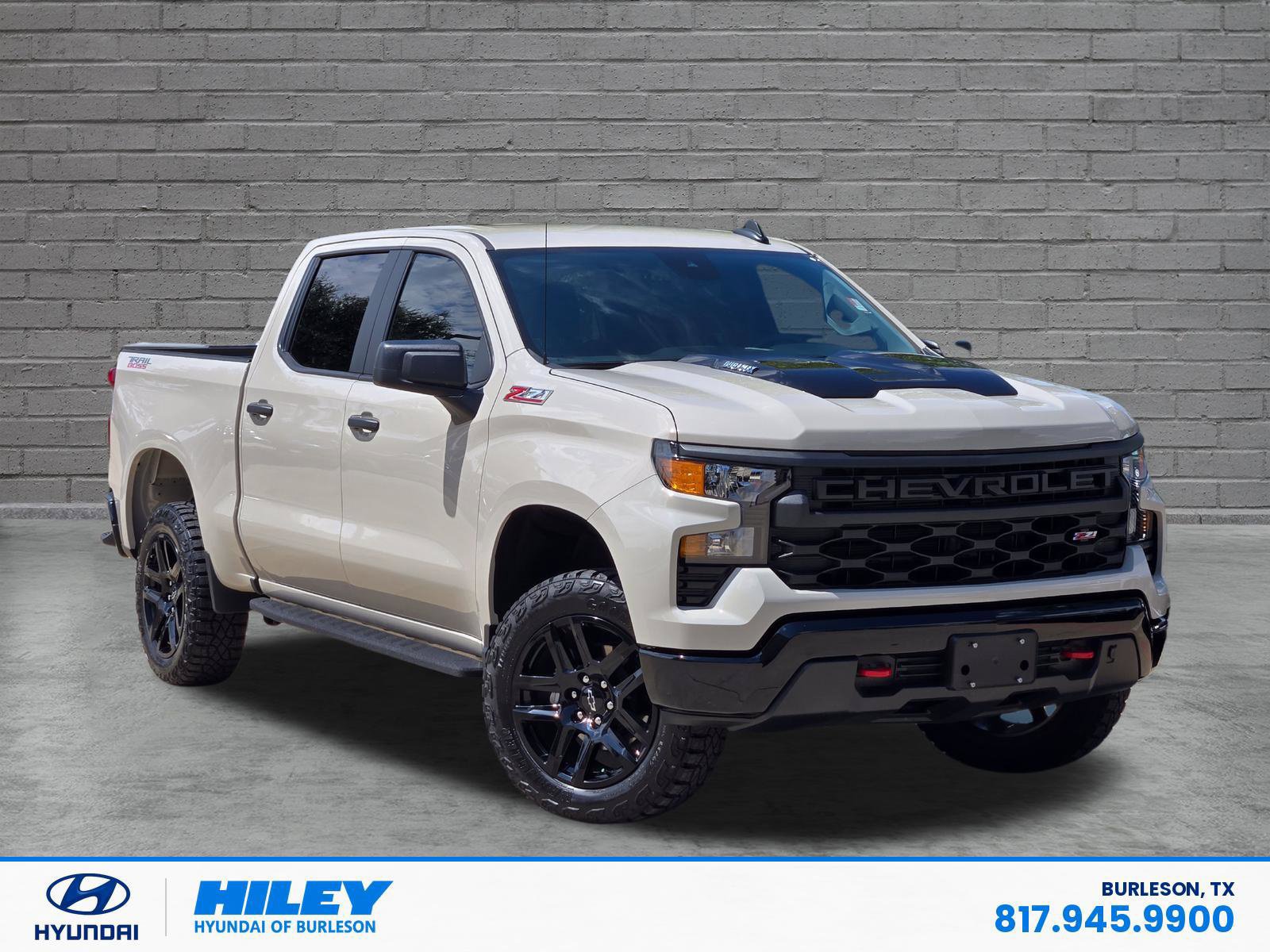 Used 2026 Chevrolet Silverado 1500 Custom Trail Boss AWD/4WD image 2