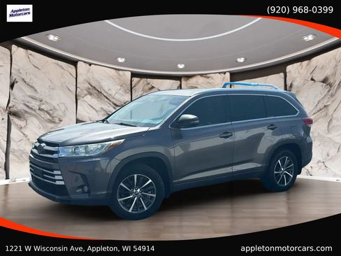 Used 2018 Toyota Highlander XLE AWD/4WD image 2