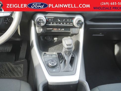 Used 2022 Toyota RAV4 LE image 15